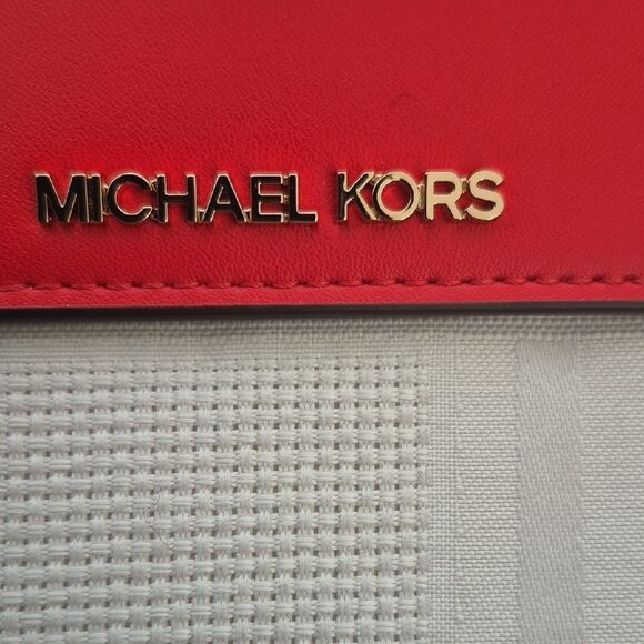 HOST PICK🥳 Michael Kors Scarlet Card Holder with Gold Chain - Picture 2 of 16